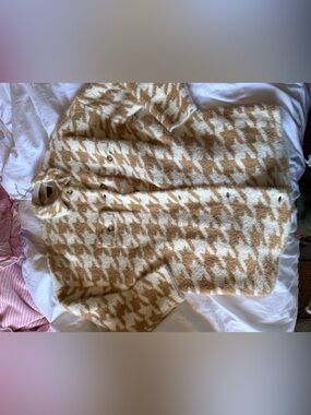 torrid Cream and Camel Houndstooth Fuzzy Cardigan